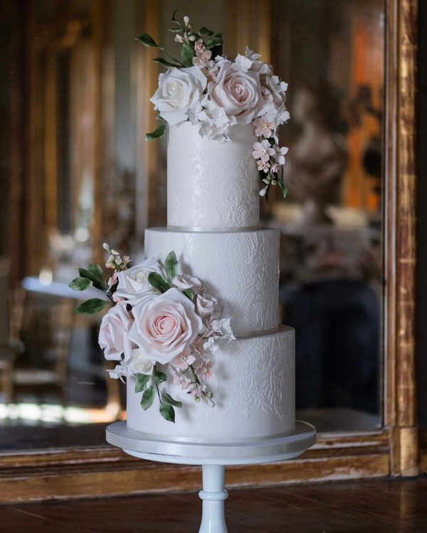 textured elegant wedding cakes
