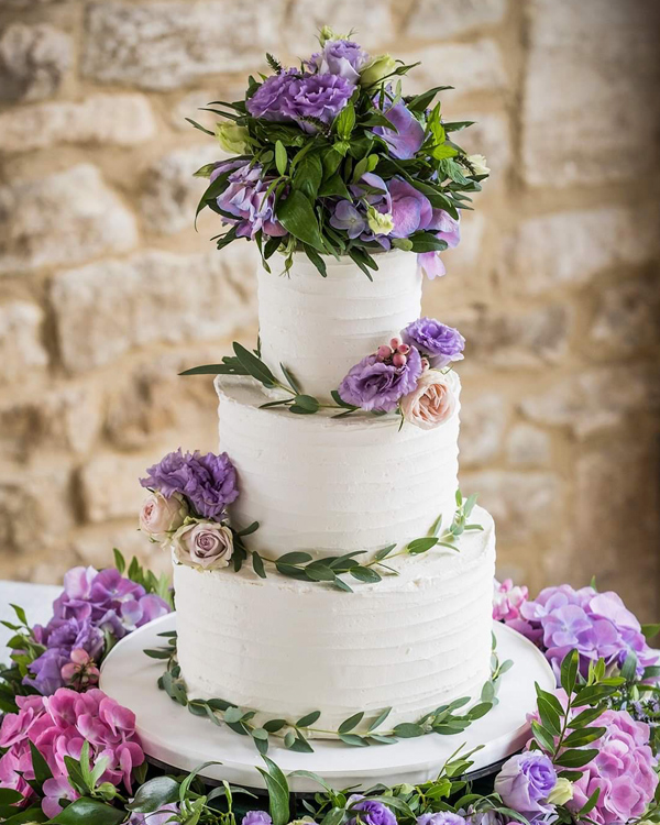 textured elegant wedding cakes